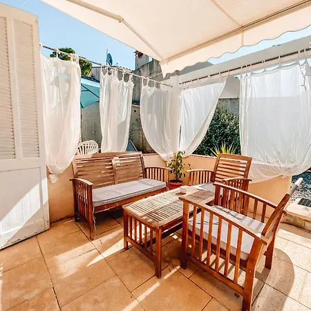 Hébergement de vacances Reve D'azur En Bord De Mer, Avec Piscine Partagee, Parking Barbecue, Draps Inclus A La Nartelle Sainte-Maxime