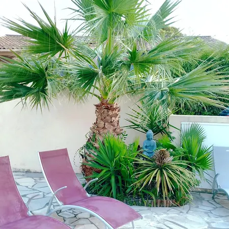 Holiday home Reve D'azur En Bord De Mer, Avec Piscine Partagee, Parking Barbecue, Draps Inclus A La Nartelle *