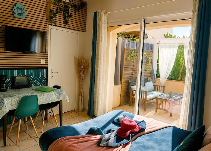펜션 Studio 20M2 Cosy Bord De Mer - Plage De La Nartelle- Sainte-Maxime - Piscine Partagee - Parking - Bbq - Draps Inclus *