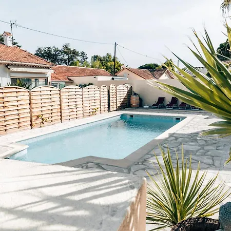 Reve D'azur En Bord De Mer, Avec Piscine Partagee, Parking Barbecue, Draps Inclus A La Nartelle *