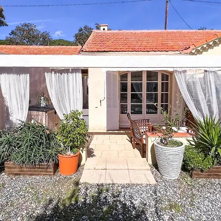 Reve D'azur En Bord De Mer, Avec Piscine Partagee, Parking Barbecue, Draps Inclus A La Nartelle Holiday home