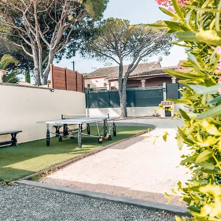 Reve D'azur En Bord De Mer, Avec Piscine Partagee, Parking Barbecue, Draps Inclus A La Nartelle Holiday home