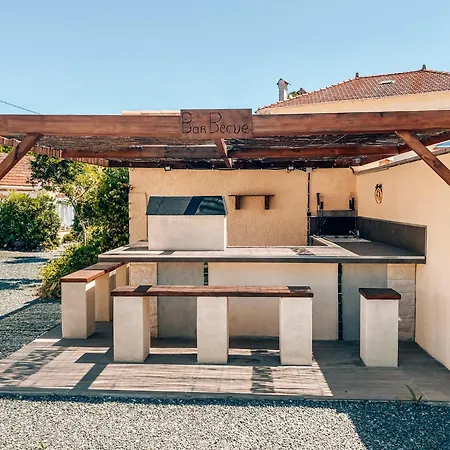 Reve D'azur En Bord De Mer, Avec Piscine Partagee, Parking Barbecue, Draps Inclus A La Nartelle Holiday home *