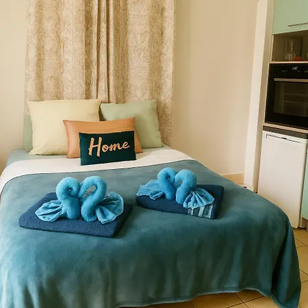 Plage de la Nartelle- Studio 20m2- Piscine partagée - parking - BBQ -calme&détente au Rêve D'Azur à quelques pas de la plage- Check-in 17h-20h maximum Сasa de vacaciones *
