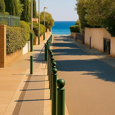 Сasa de vacaciones Plage de la Nartelle- Studio 20m2- Piscine partagée - parking - BBQ -calme&détente au Rêve D'Azur à quelques pas de la plage- Check-in 17h-20h maximum *