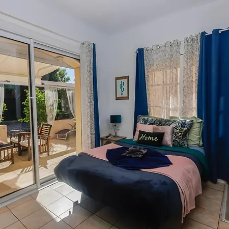 De La Nartelle- 20m2- Piscine Partagee - Parking - Bbq -calme & Detente Au Reve D'azur A Quelques Pas De La Plage- Check-in 20h Maximum بيت للعطل