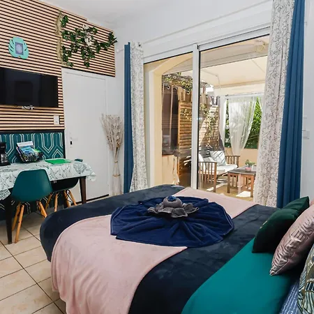 Plage de la Nartelle- Studio 20m2- Piscine partagée - parking - BBQ -calme&détente au Rêve D'Azur à quelques pas de la plage- Check-in 17h-20h maximum Sainte-Maxime