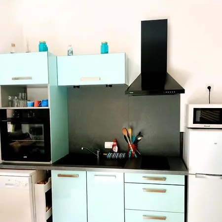 Plage de la Nartelle- Studio 20m2- Piscine partagée - parking - BBQ -calme&détente au Rêve D'Azur à quelques pas de la plage- Check-in 17h-20h maximum